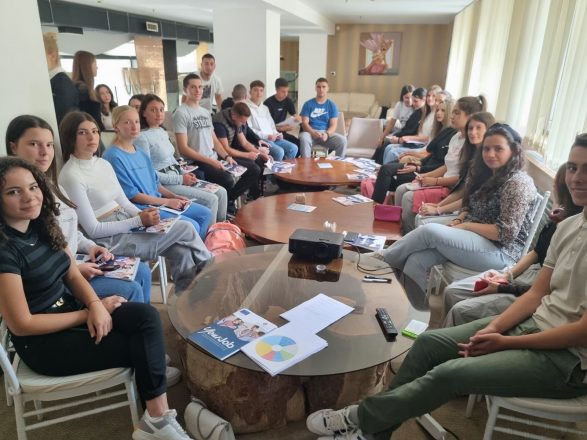 Održana obuka na temu ”Komunikacija i prezentacija vještina” u Beranama