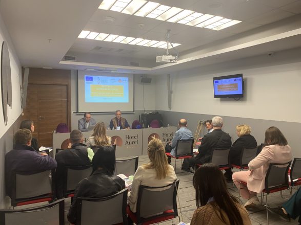 U okviru projekta „SOCIETIES 2” Caritas Crne Gore i Udruženje paraplegičara organizovali završnu konferenciju pod nazivom „Aspekti izgradnje društva bez barijera za osobe sa invaliditetom u Crnoj Gori”